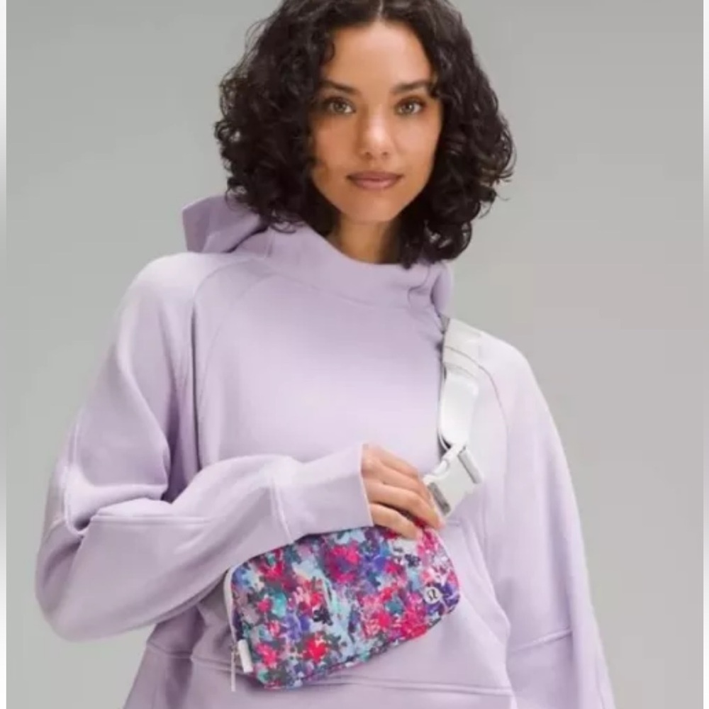 Lululemon Everywhere Belt Bag | NWT - Picture 2 of 6